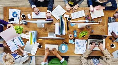 Az ellentétek vonzzák egymást Az ellentétek vonzzák egymást